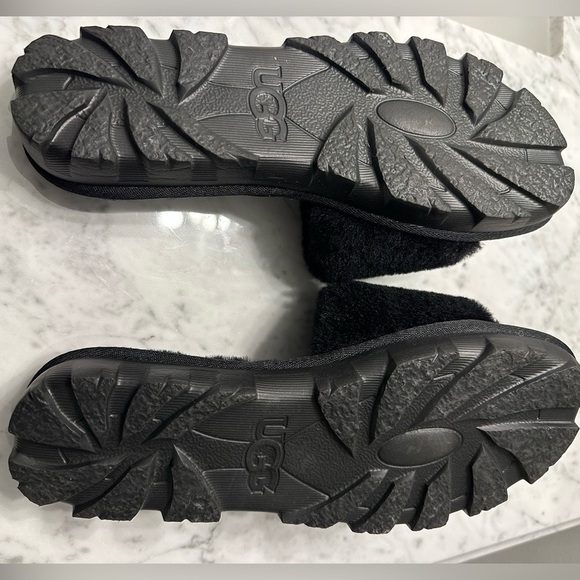 Ugg Women’s Black Slippers - Picture 5 of 7
